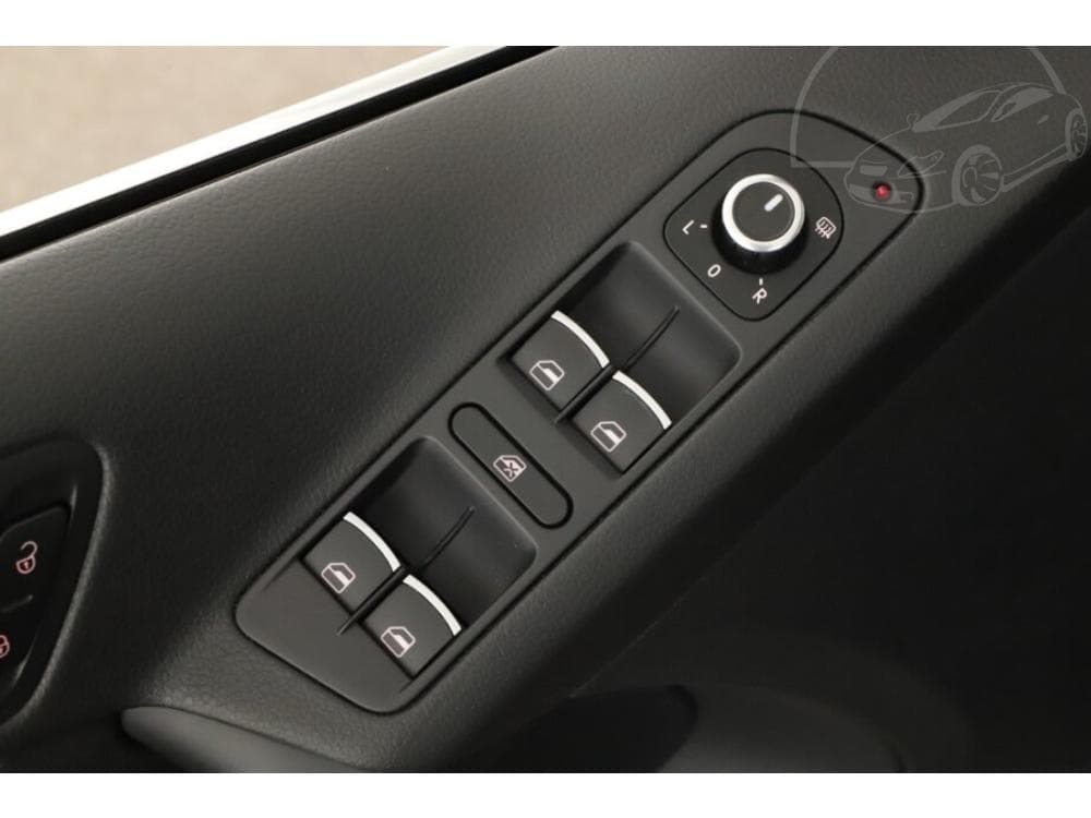 2013 Volkswagen Tiguan - 25