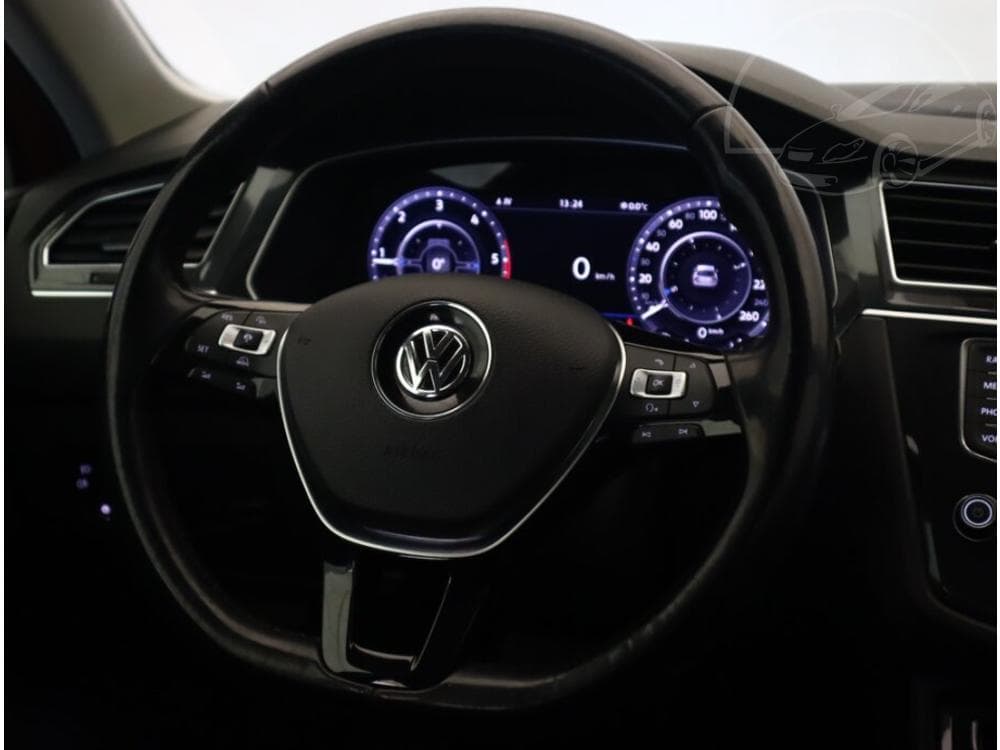 2017 Volkswagen Tiguan - 14
