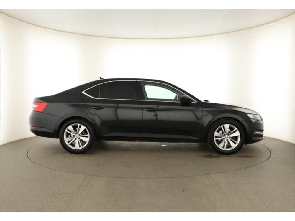 2019 Škoda SUPERB - 11