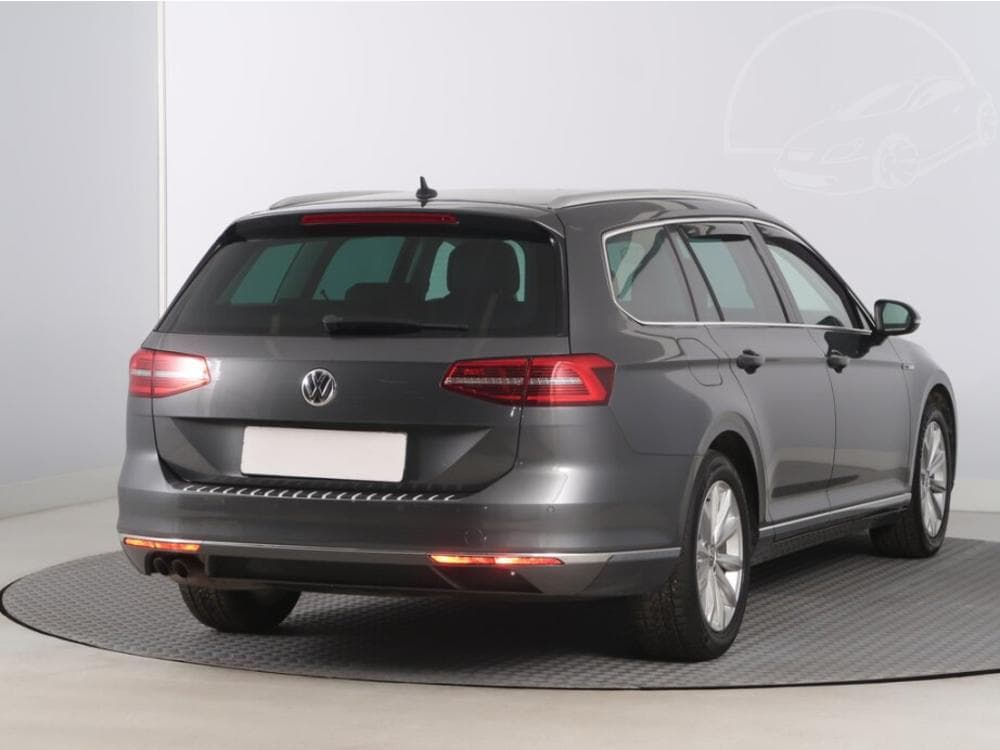 2016 Volkswagen PASSAT - 9