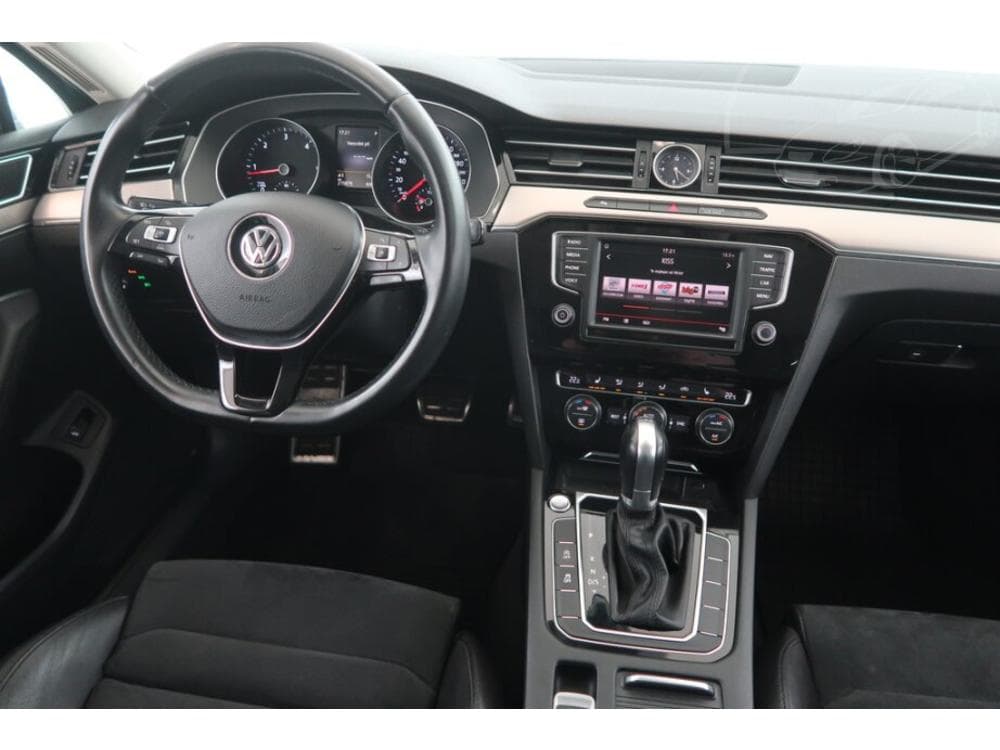 2016 Volkswagen PASSAT - 13