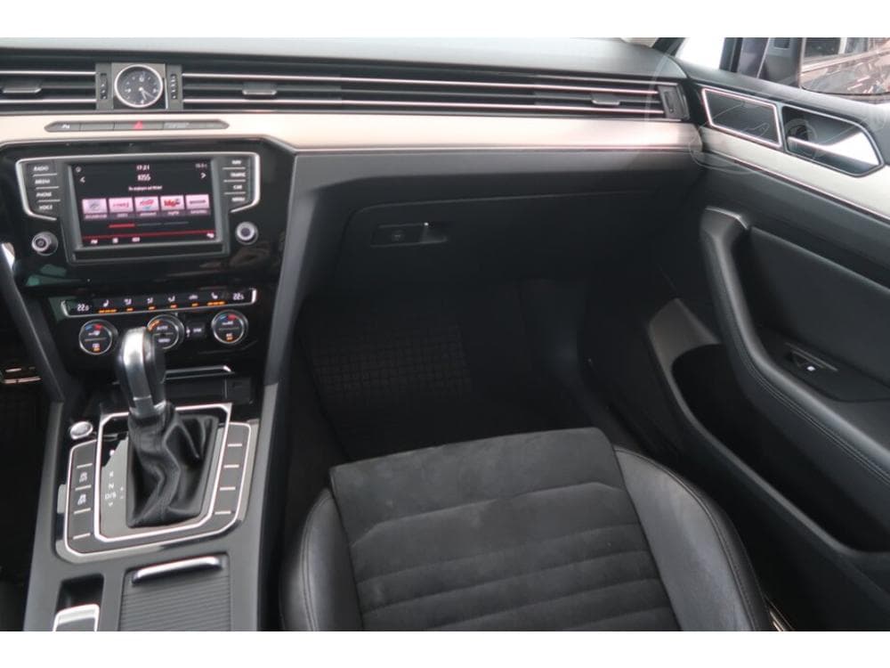 2016 Volkswagen PASSAT - 15