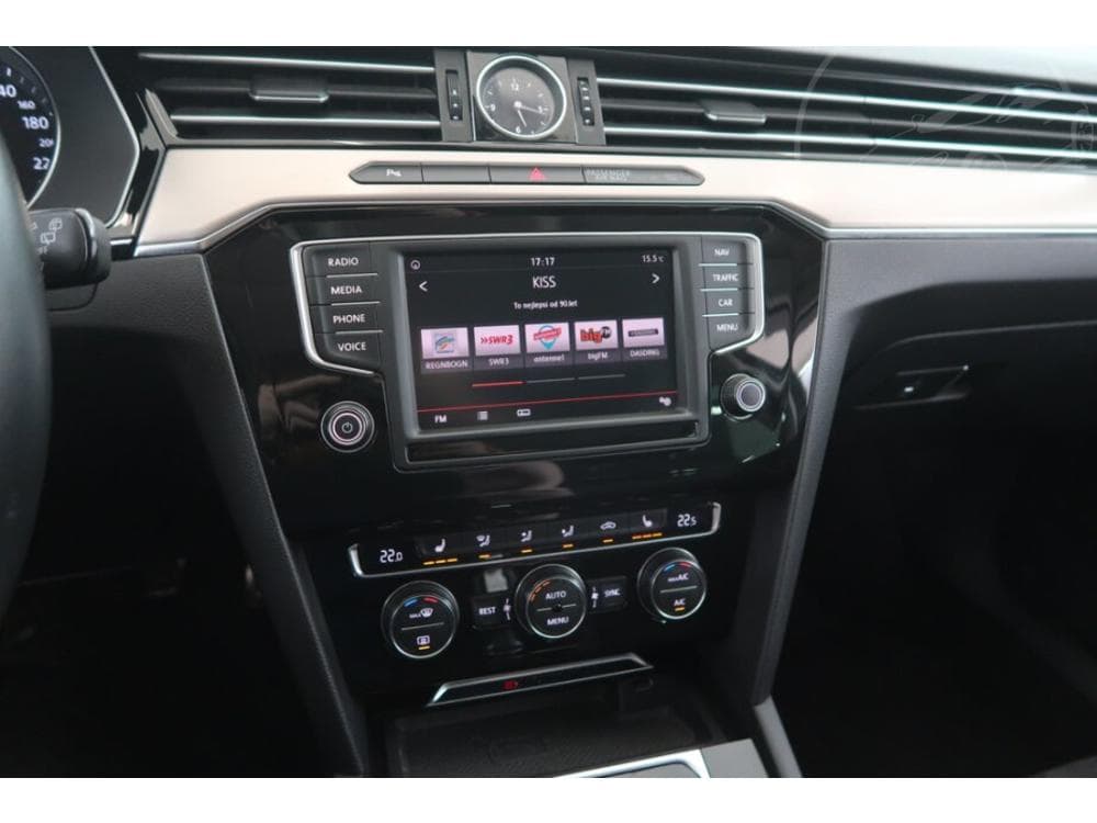 2016 Volkswagen PASSAT - 23