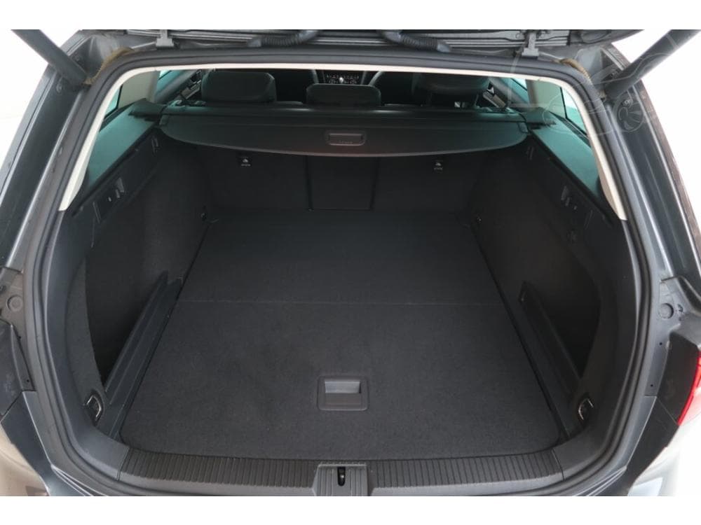 2016 Volkswagen PASSAT - 27