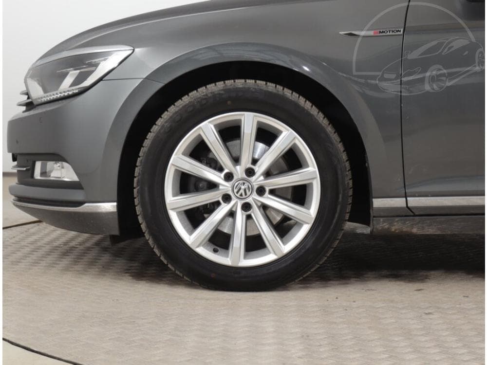 2016 Volkswagen PASSAT - 29