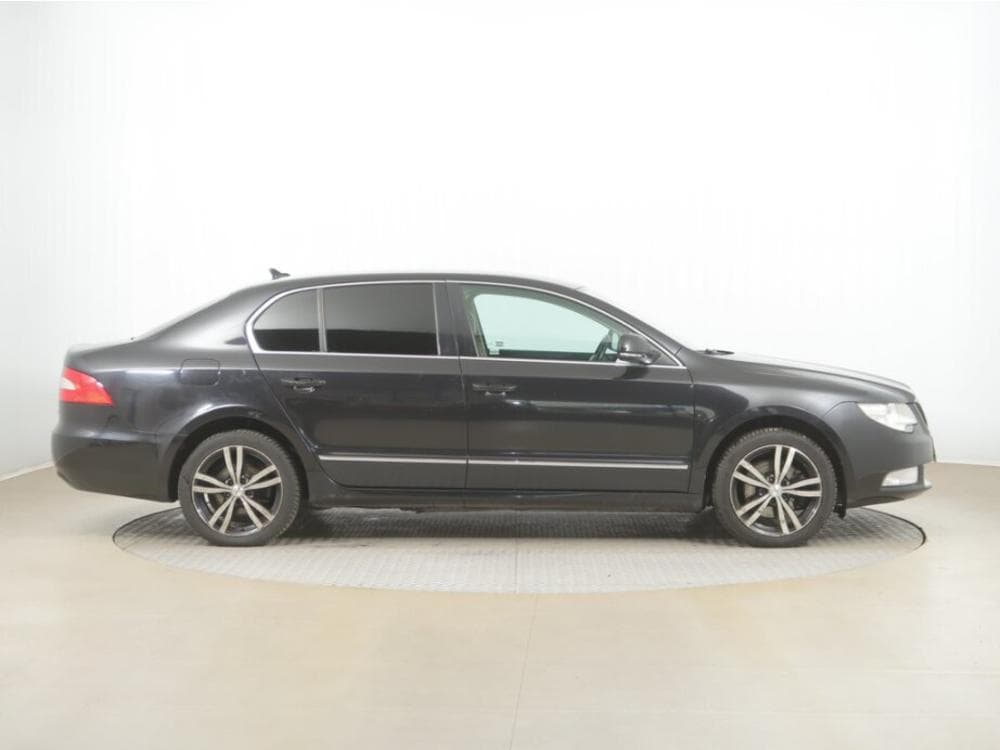 2011 Škoda SUPERB - 6