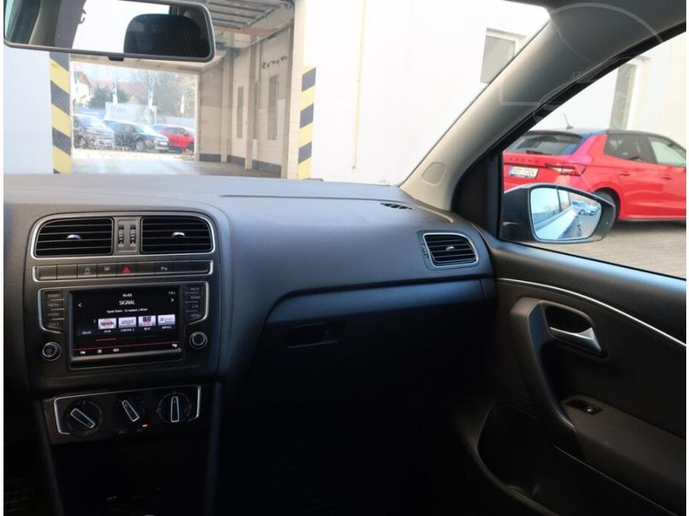 2015 Volkswagen POLO - 8