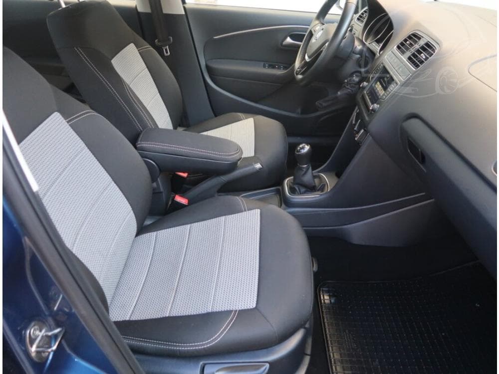 2015 Volkswagen POLO - 9