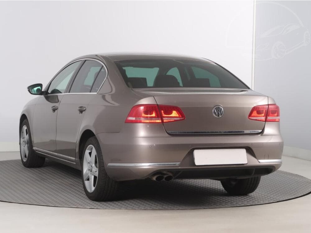 2011 Volkswagen PASSAT - 4