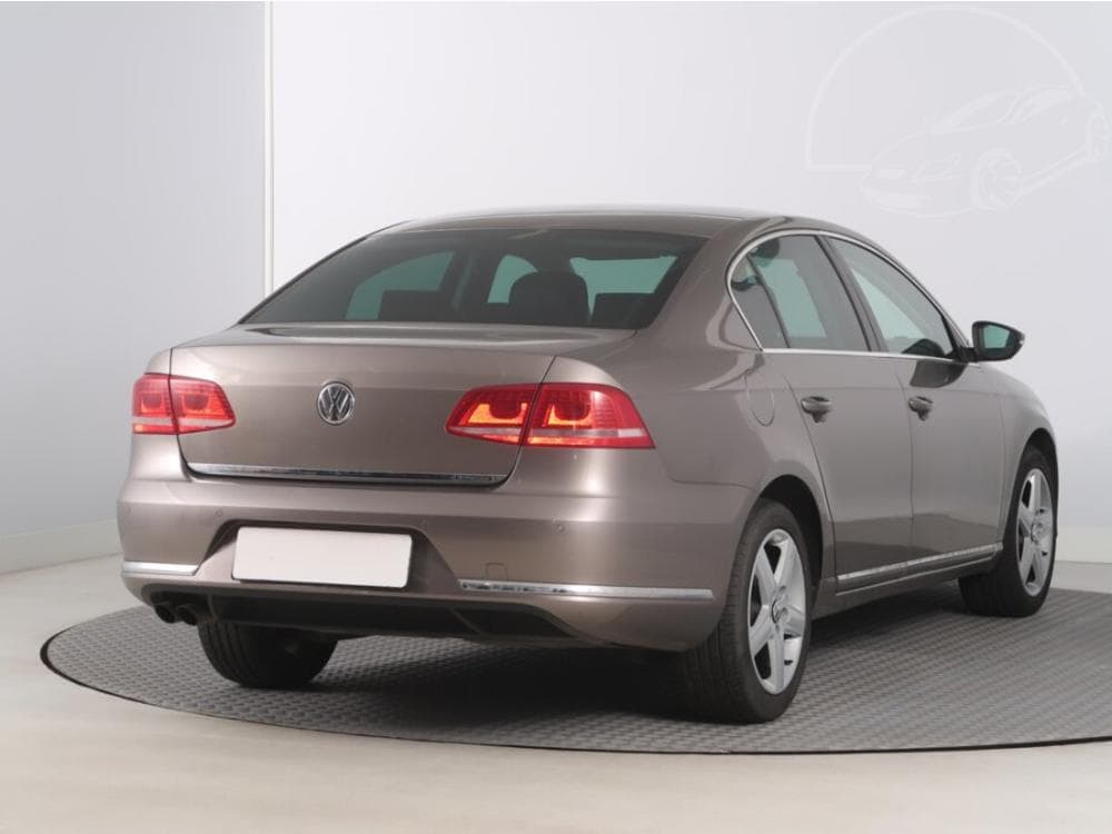 2011 Volkswagen PASSAT - 5
