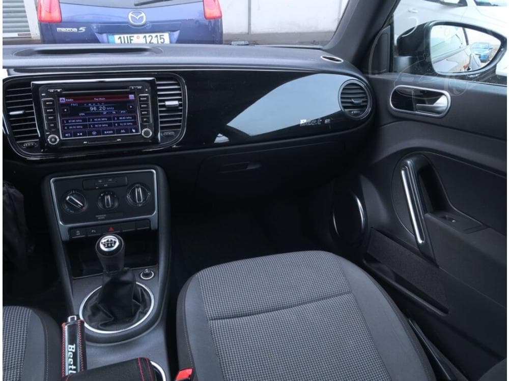 2018 Volkswagen Beetle - 8