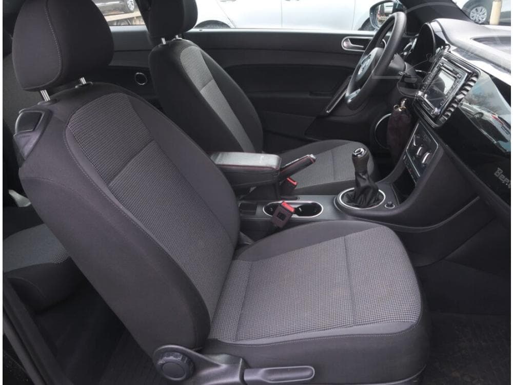 2018 Volkswagen Beetle - 9