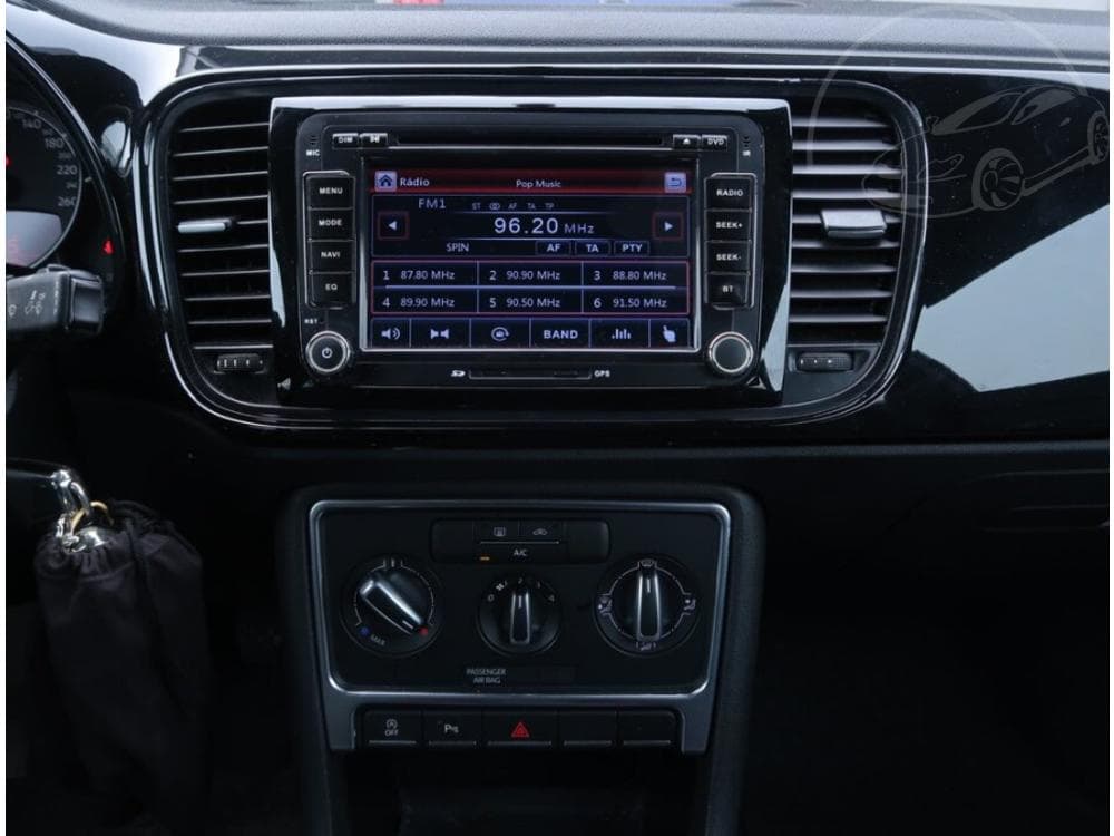 2018 Volkswagen Beetle - 12