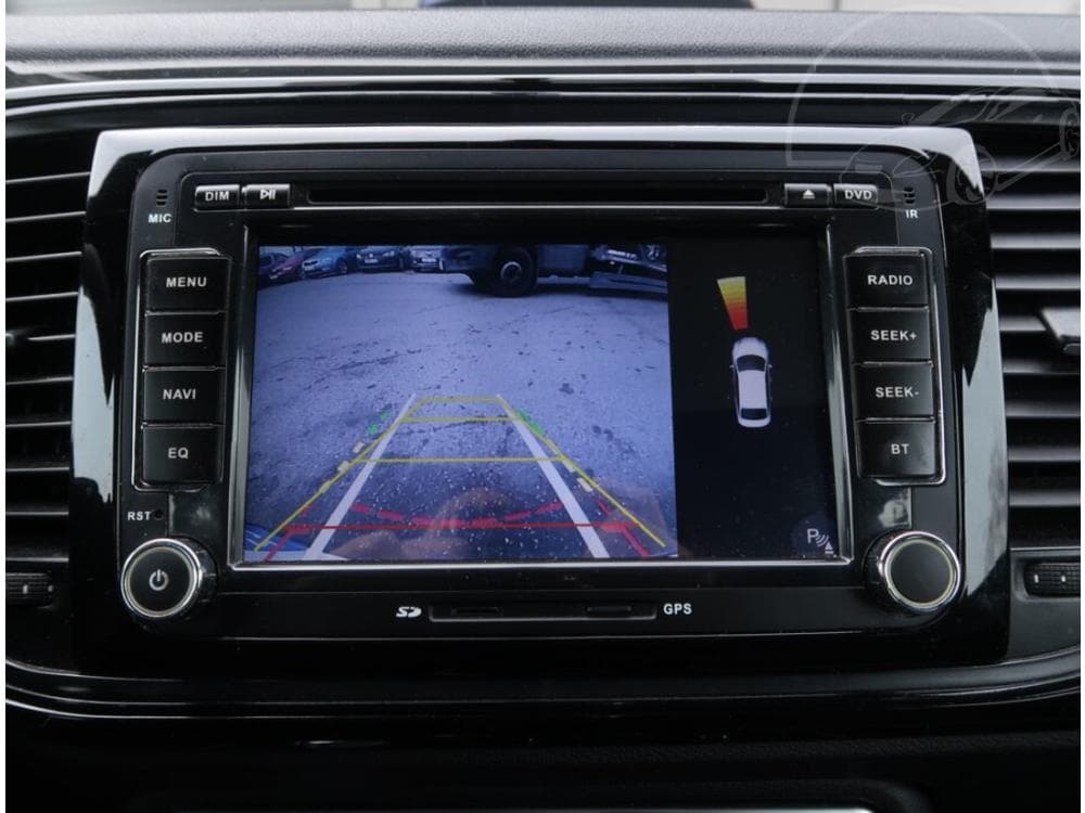 2018 Volkswagen Beetle - 13