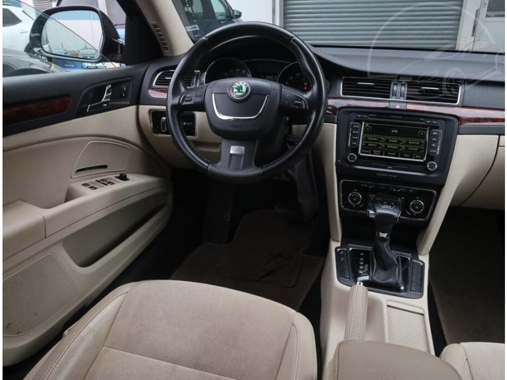 2011 Škoda SUPERB - 7