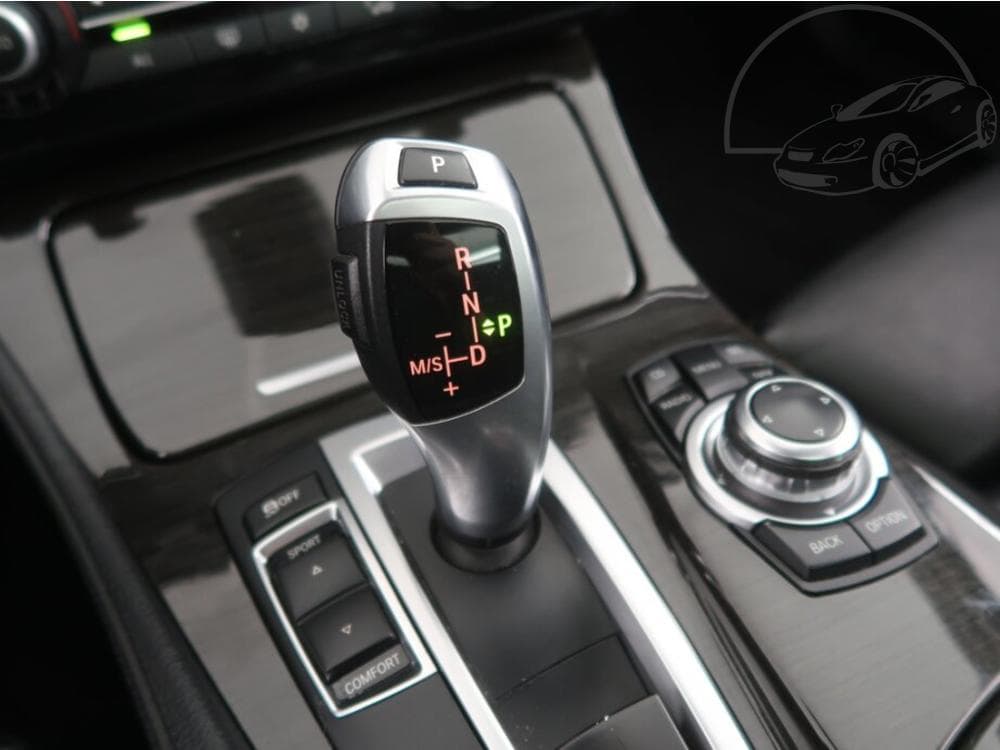 2012 BMW 5-Series - 25