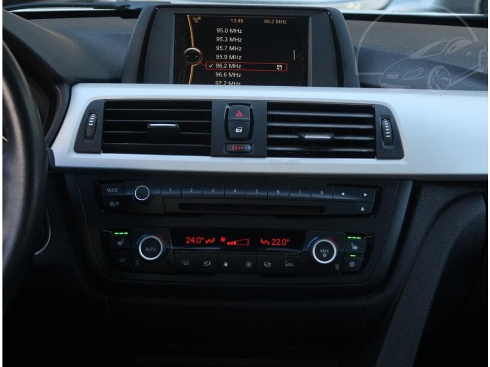 2012 BMW 3-Series - 12