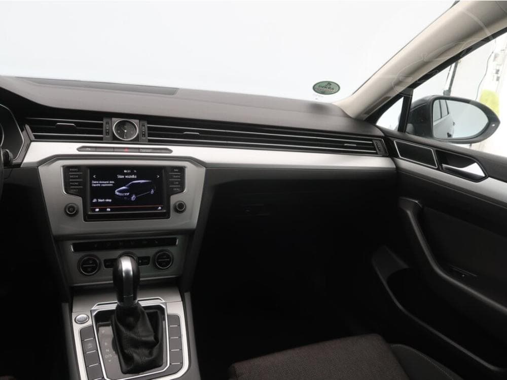 2015 Volkswagen PASSAT - 8