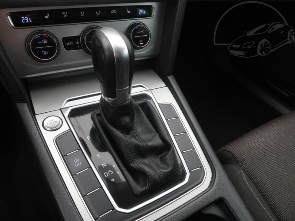2015 Volkswagen PASSAT - 12