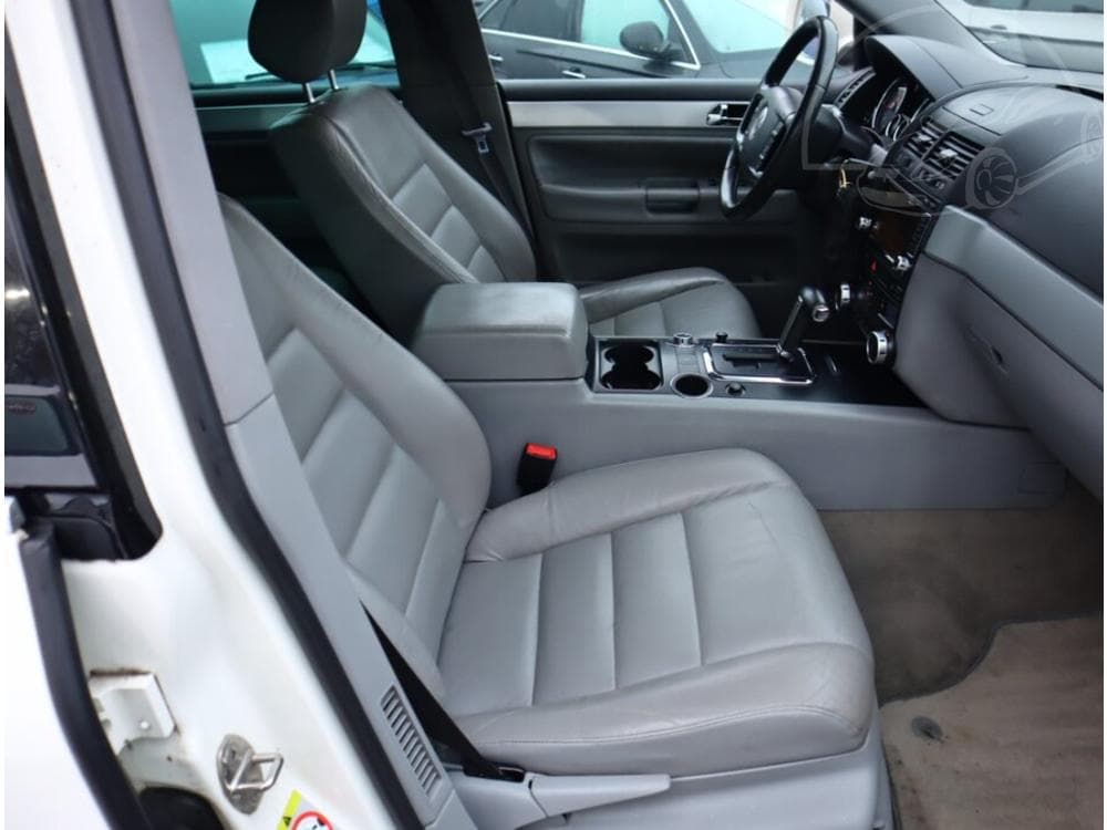 2008 Volkswagen Touareg - 7