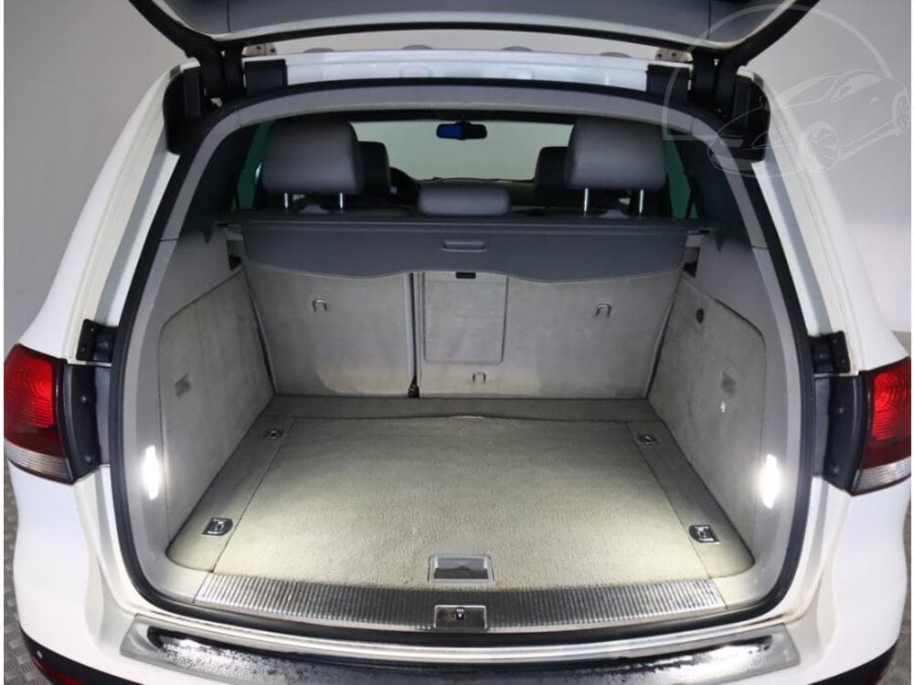 2008 Volkswagen Touareg - 11