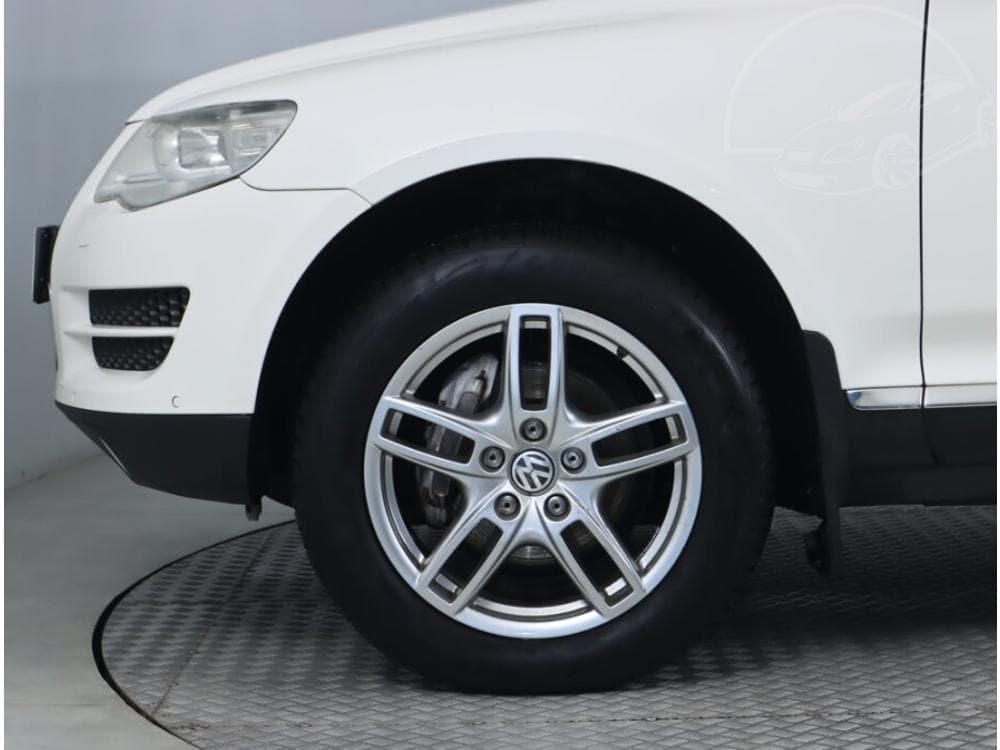 2008 Volkswagen Touareg - 12