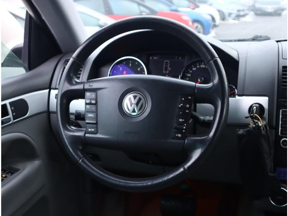 2008 Volkswagen Touareg - 13