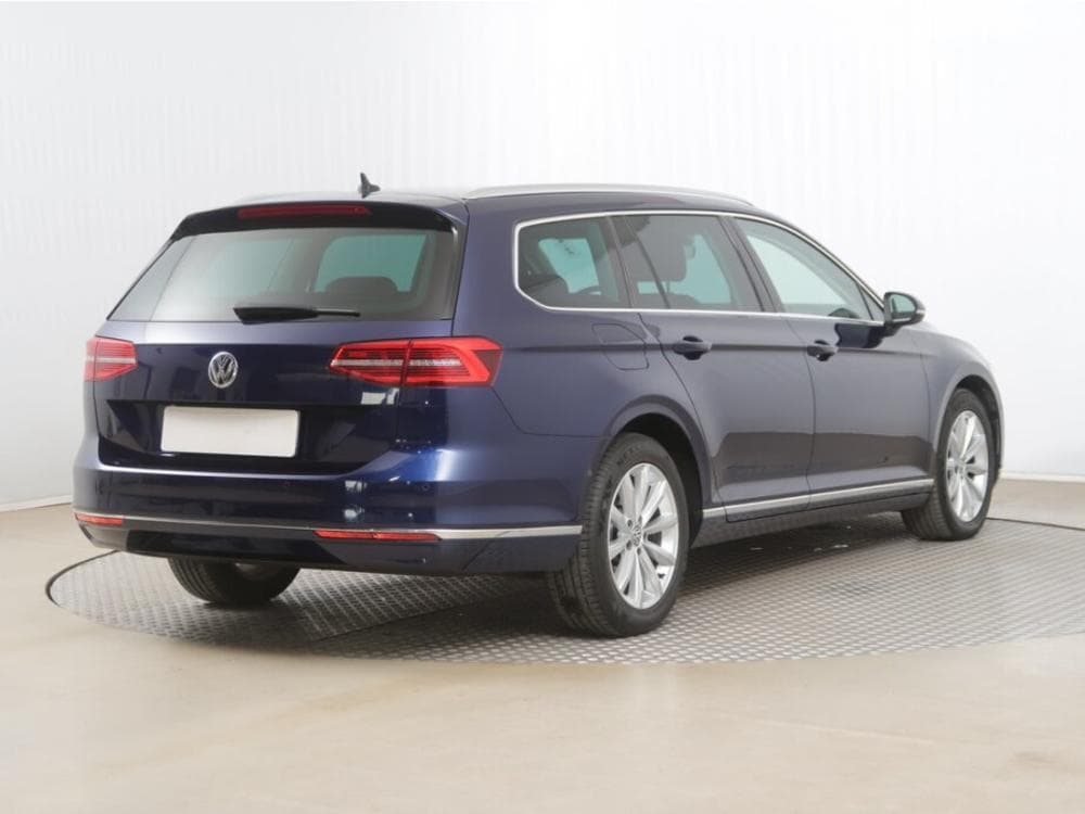 2017 Volkswagen Passat - 5