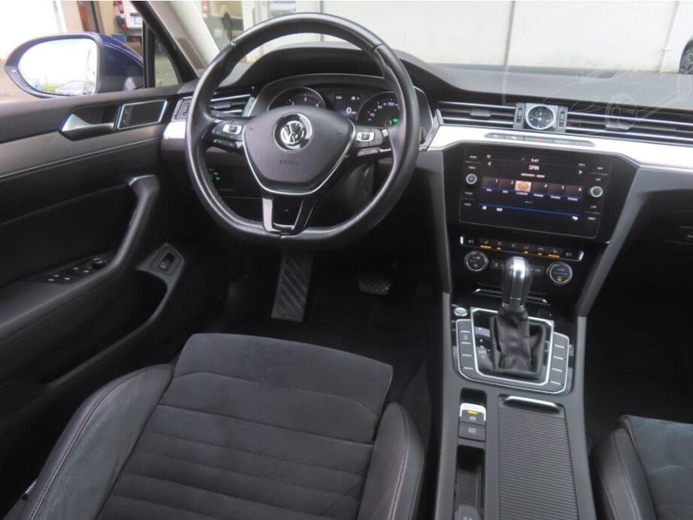 2017 Volkswagen Passat - 7