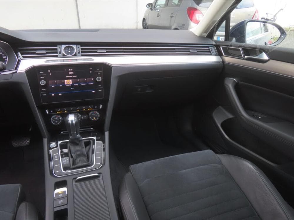 2017 Volkswagen Passat - 8