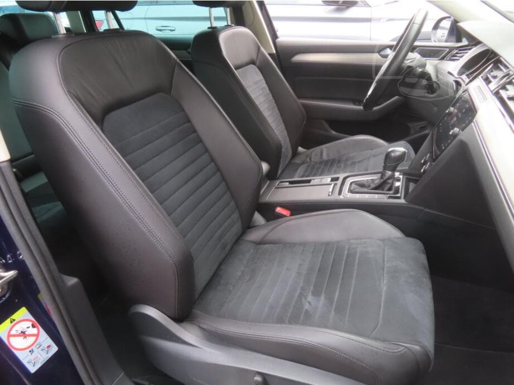 2017 Volkswagen Passat - 9