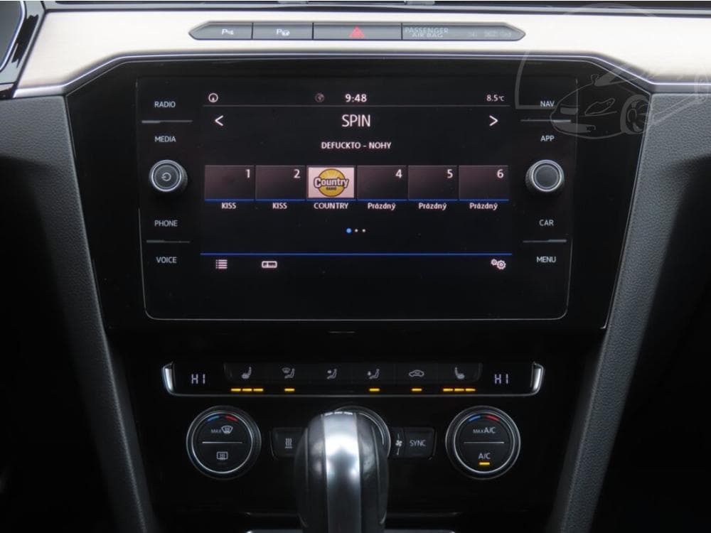 2017 Volkswagen Passat - 12