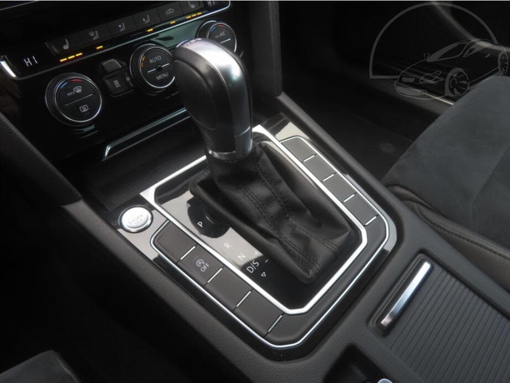 2017 Volkswagen Passat - 13