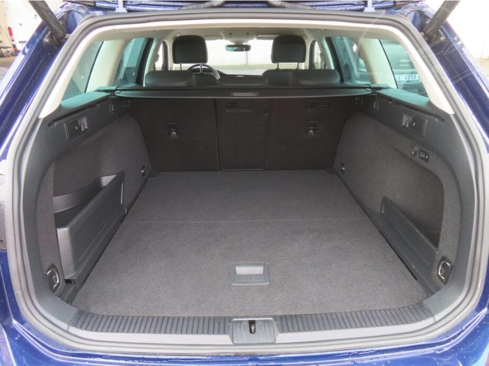 2017 Volkswagen Passat - 14