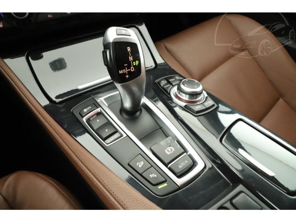 2011 BMW 5-Series - 10