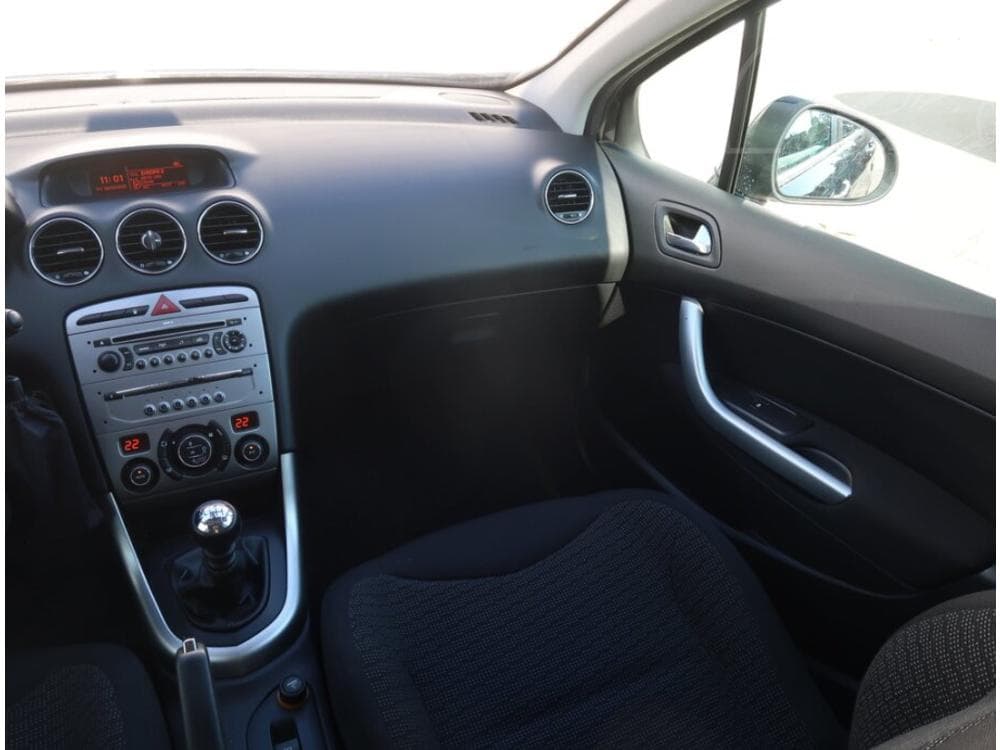 2008 Peugeot 308 - 8