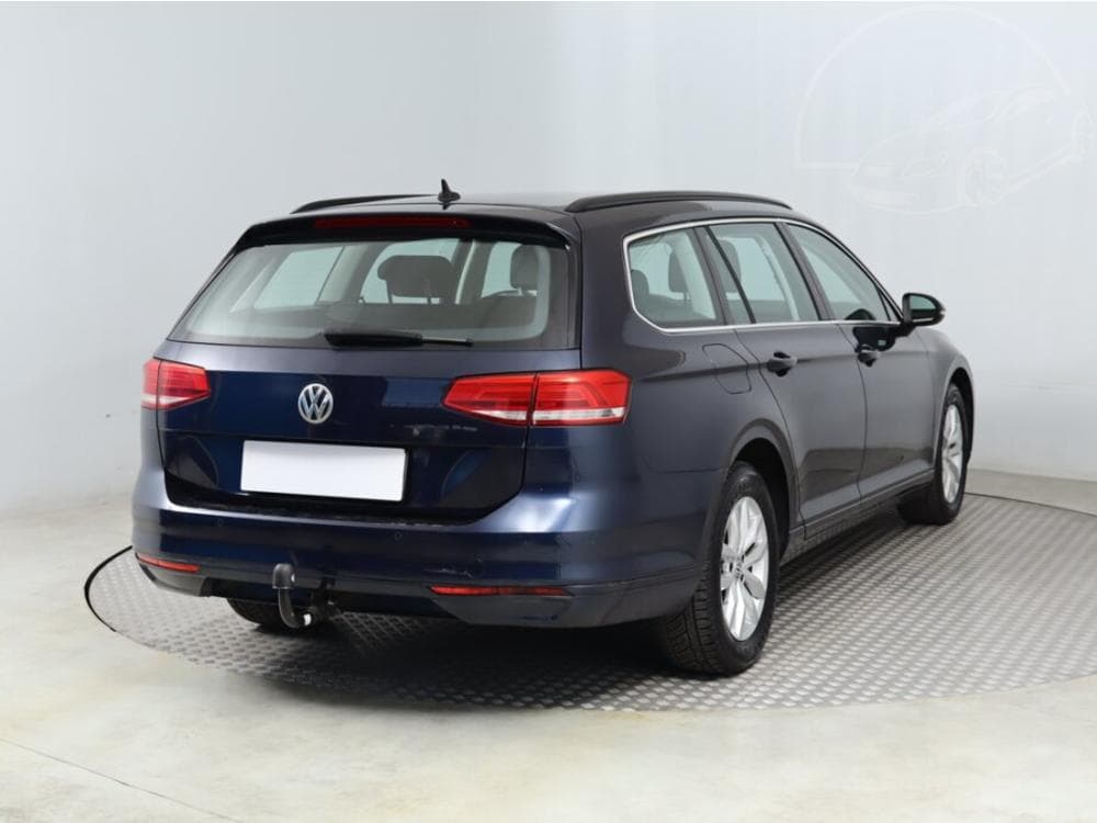 2017 Volkswagen PASSAT - 5