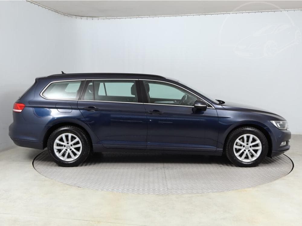 2017 Volkswagen PASSAT - 6
