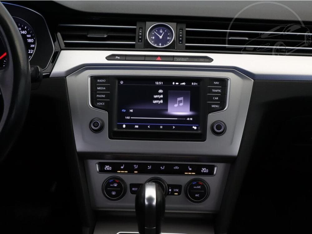 2017 Volkswagen PASSAT - 10