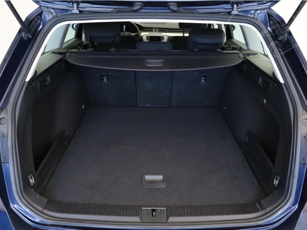 2017 Volkswagen PASSAT - 12