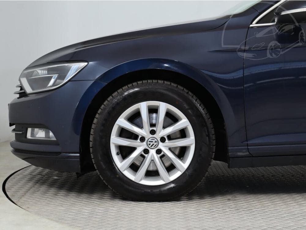 2017 Volkswagen PASSAT - 13