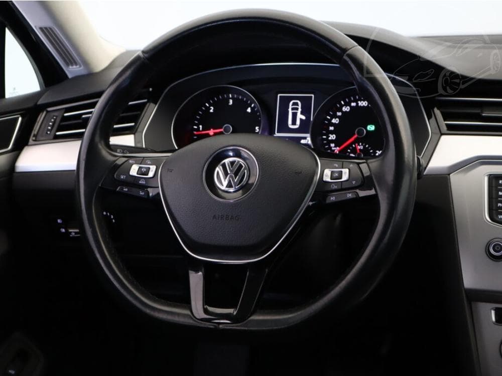 2017 Volkswagen PASSAT - 14