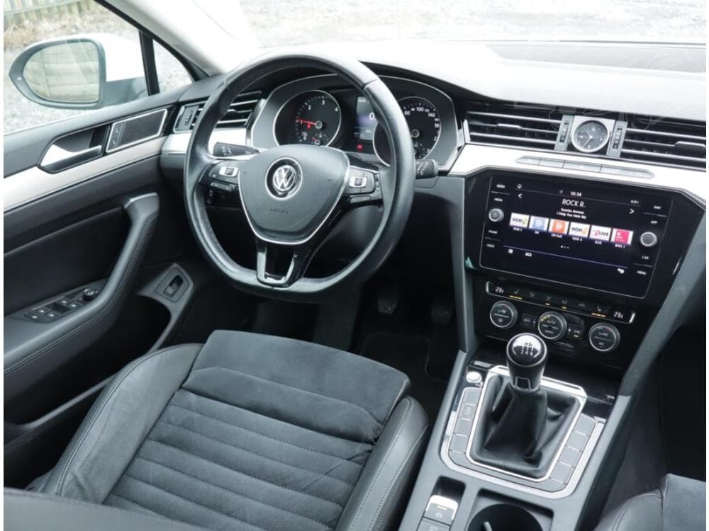 2017 Volkswagen PASSAT - 19