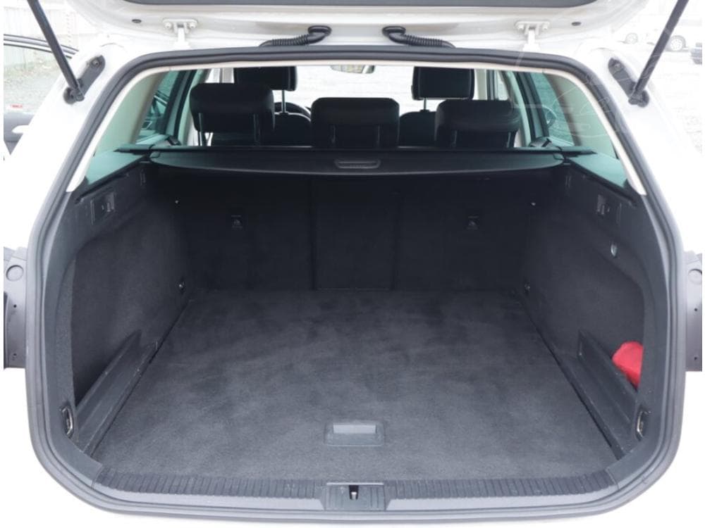 2017 Volkswagen PASSAT - 40
