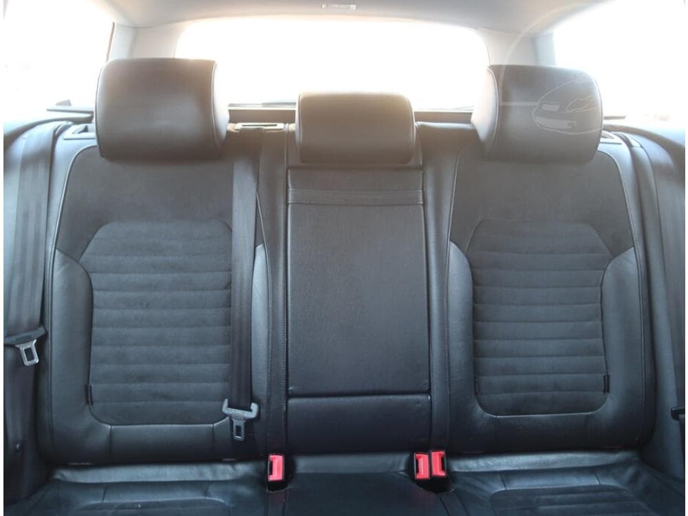2012 Volkswagen PASSAT - 10