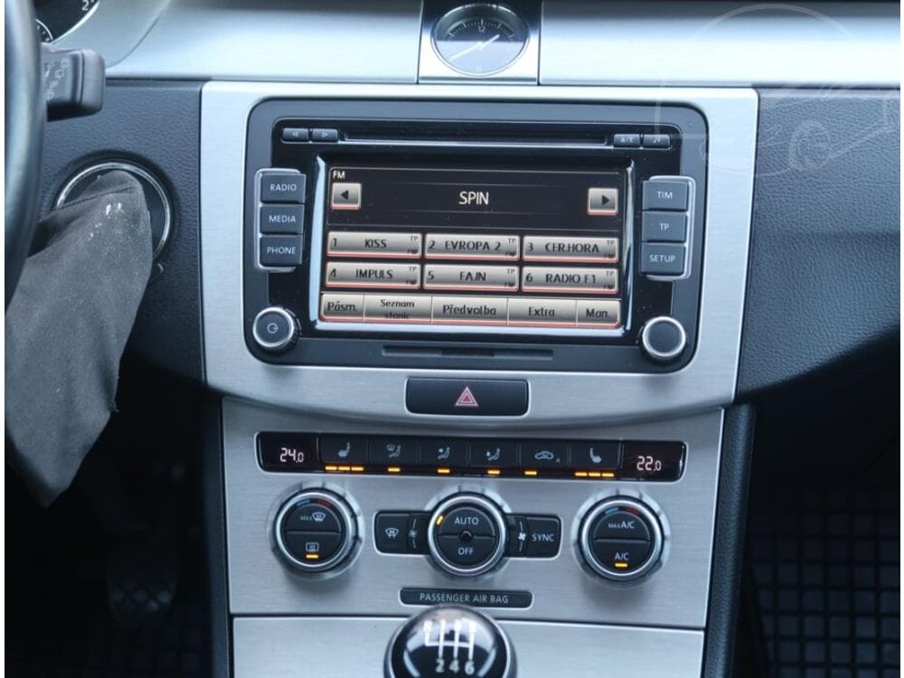 2012 Volkswagen PASSAT - 12