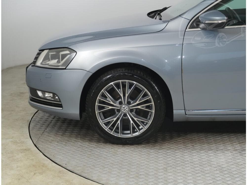 2012 Volkswagen PASSAT - 14