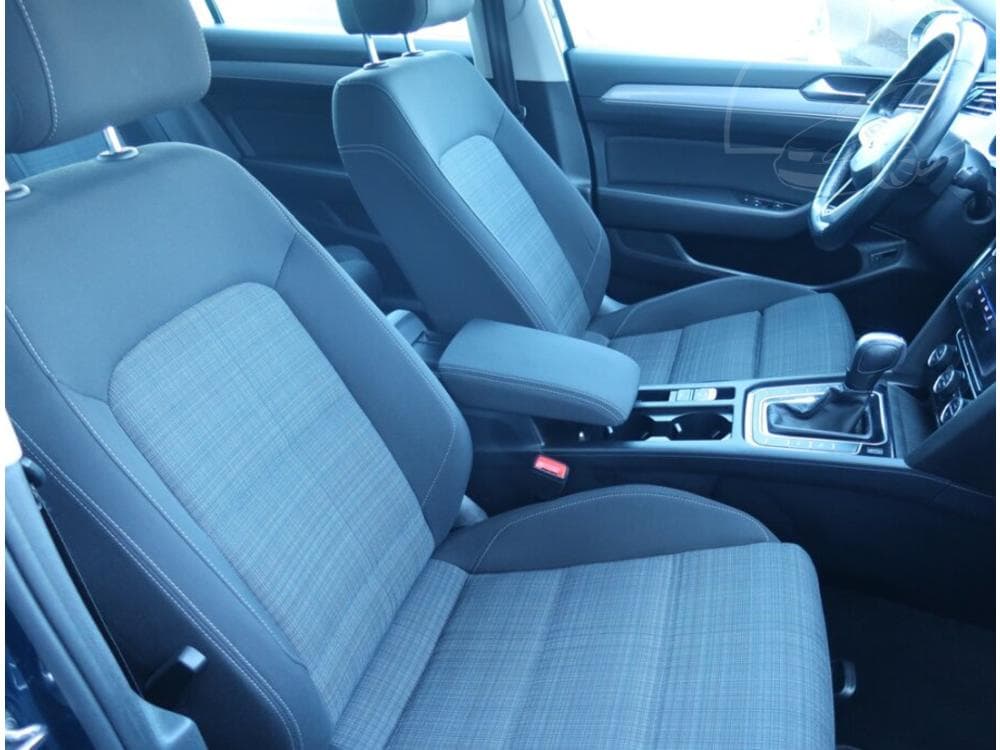 2020 Volkswagen PASSAT - 25