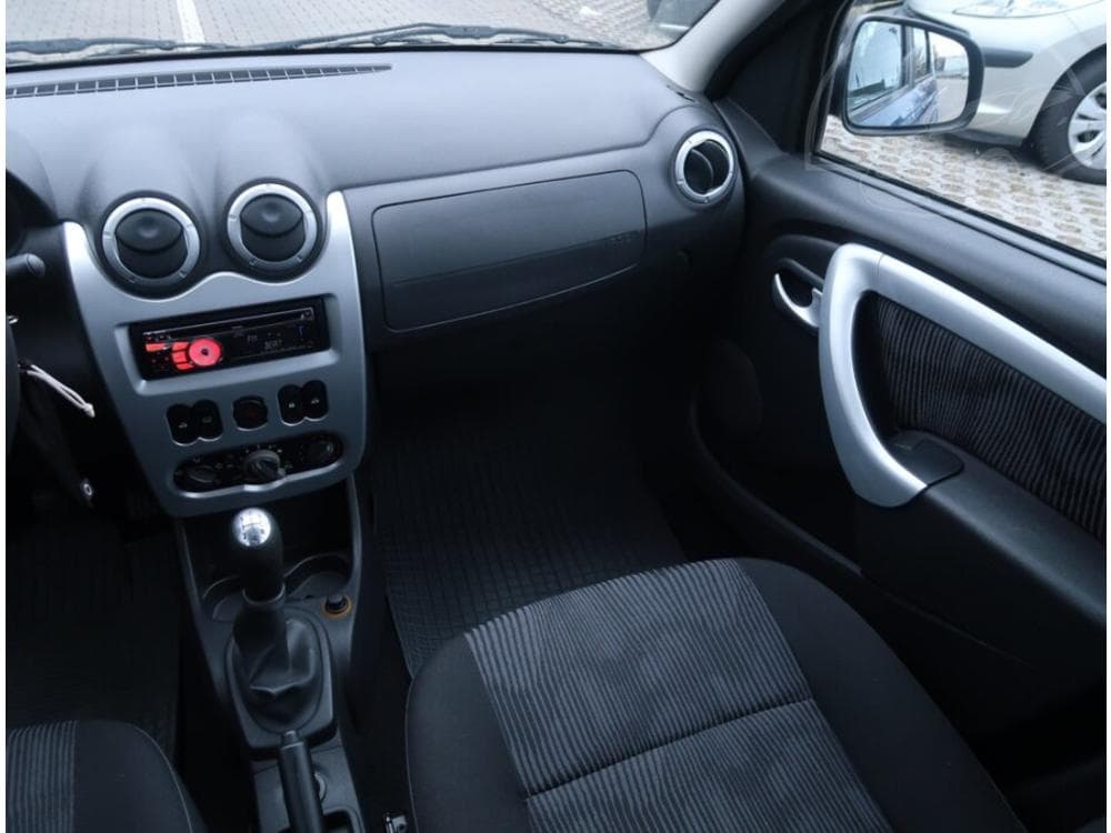 2011 Dacia Logan - 29