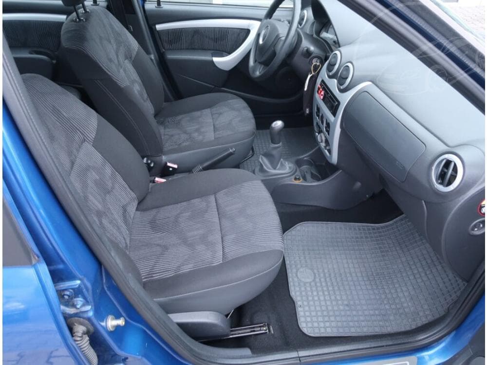 2011 Dacia Logan - 33